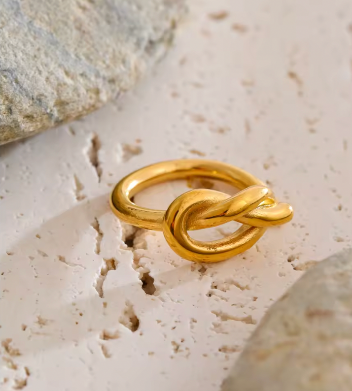 Knotted ring