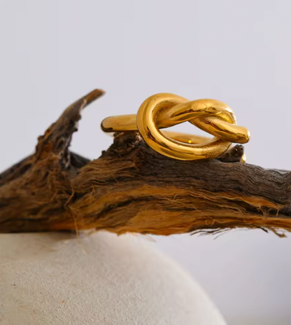 Knotted ring